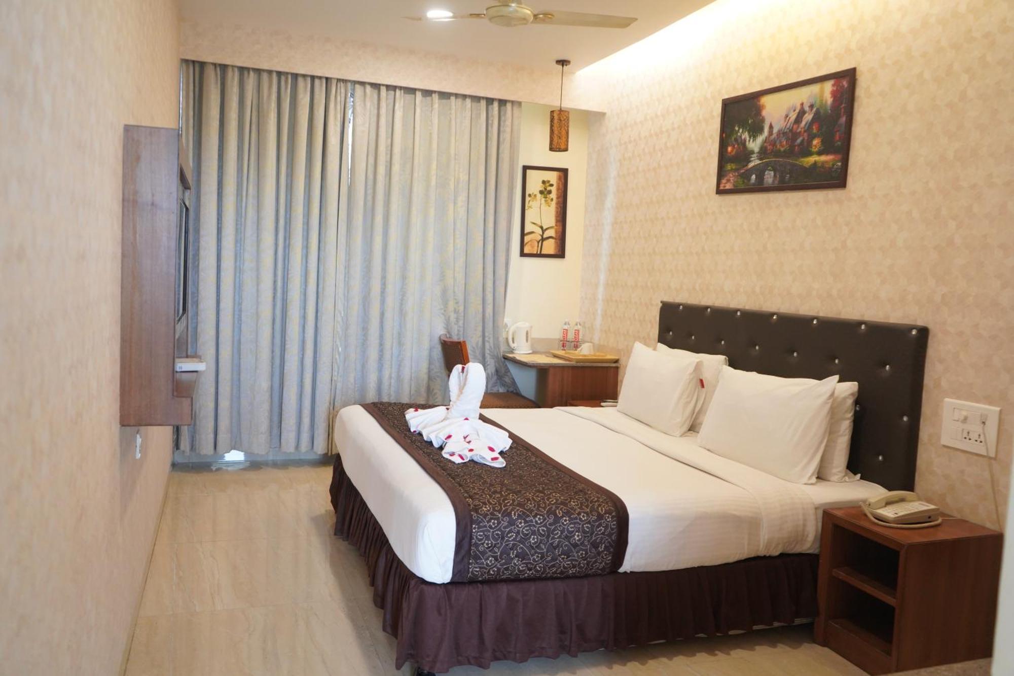 St Laurn The Spiritual Resort Shirdi Buitenkant foto
