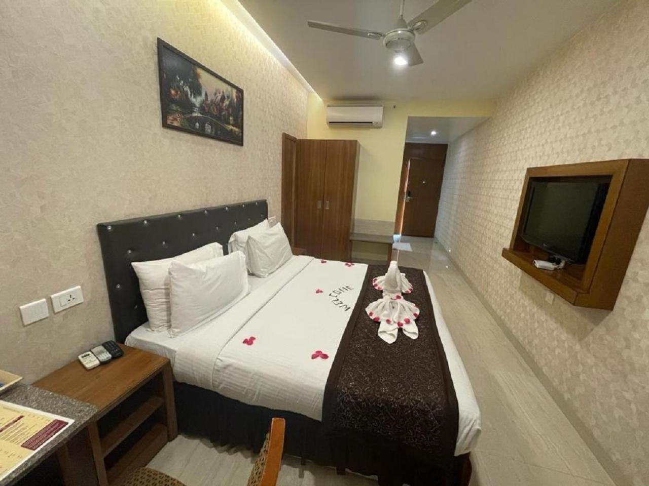 St Laurn The Spiritual Resort Shirdi Buitenkant foto