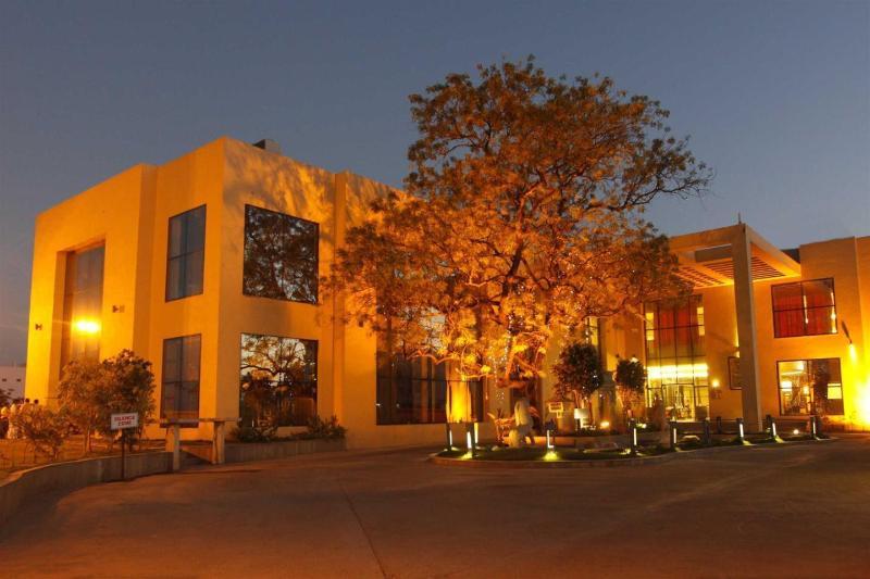 St Laurn The Spiritual Resort Shirdi Buitenkant foto
